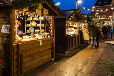 Puzzle Chalets du marché de Noël