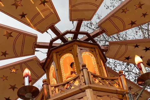 Puzzle Pyramide de Noël en bois